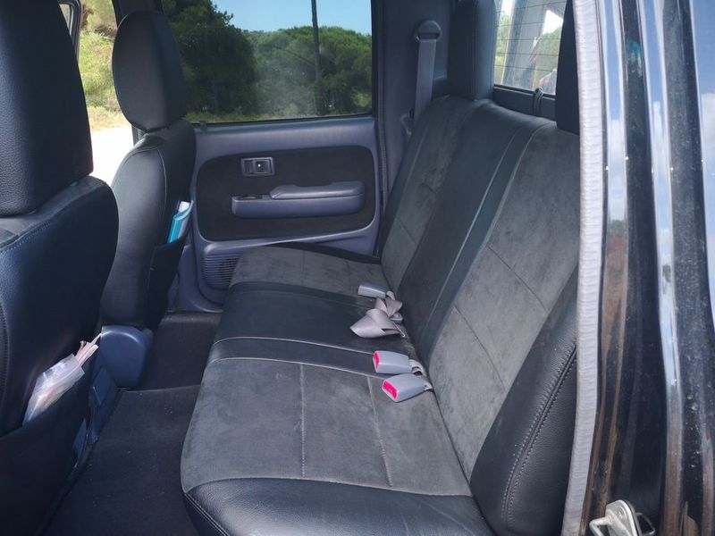 Toyota Hilux • 1999 • 256,000 km 4