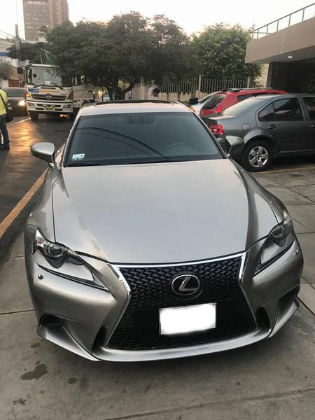 Lexus IS 200 • 2015 • 30,000 km 1