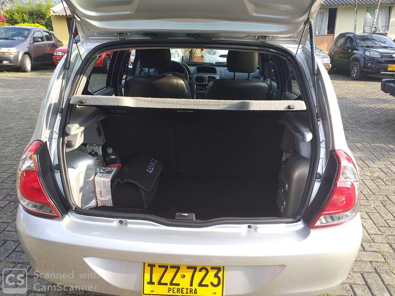 Renault Clio • 2017 • 30,270 km 2