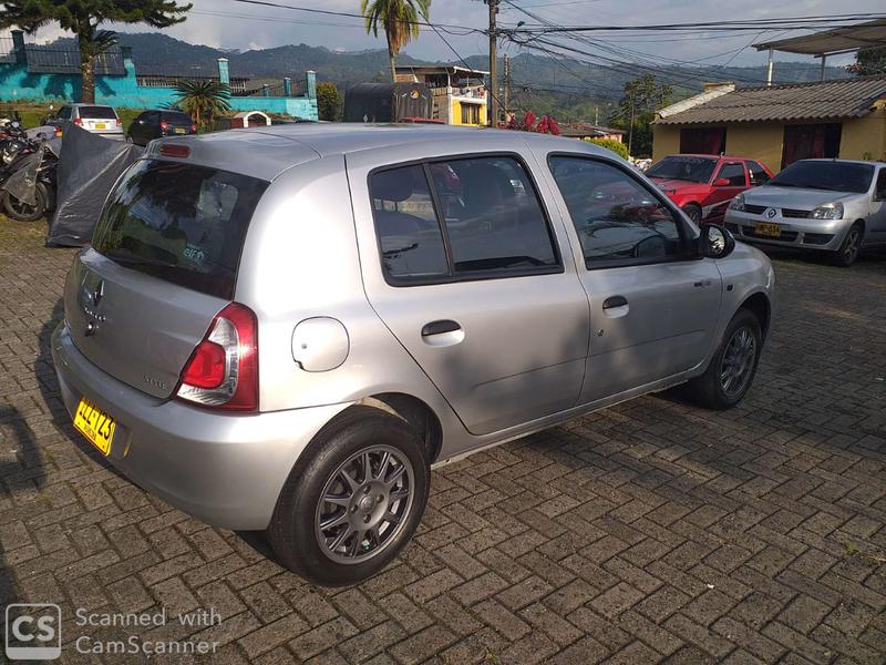 Renault Clio • 2017 • 30,270 km 5