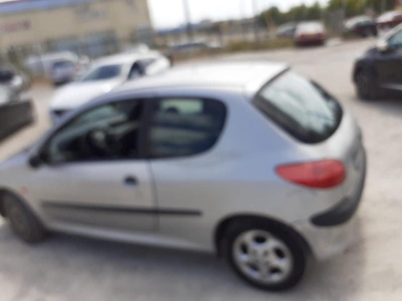 Peugeot  • 1999 • 180,000 km 2