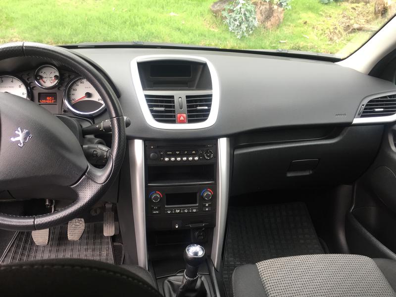 Peugeot 207 • 2011 • 54,600 km 4