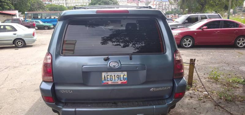 Toyota 4 Runner Limited • 2005 • 304,250 km 1
