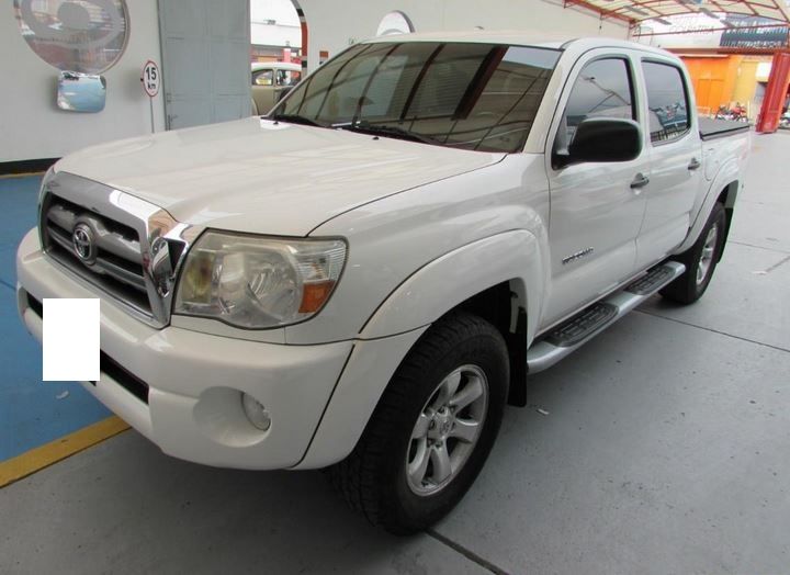 Toyota Tacoma • 2010 • 158,000 km 1