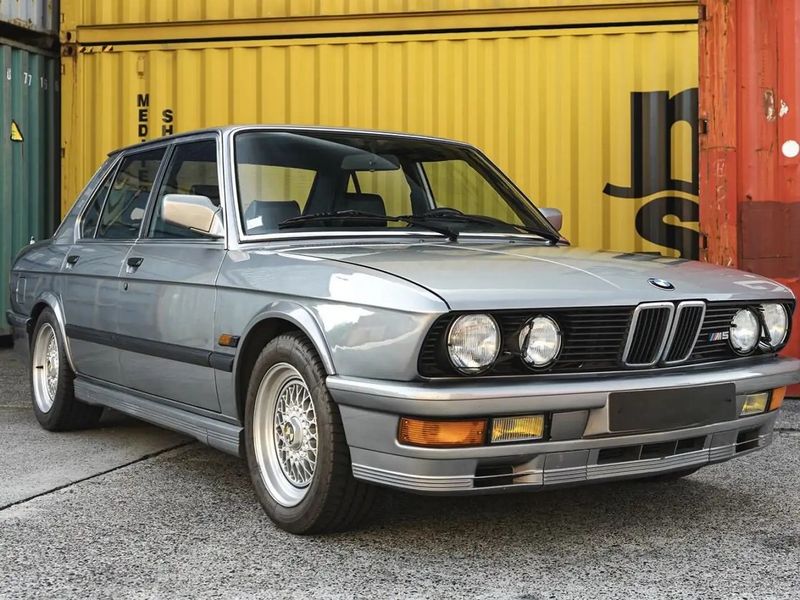 BMW M5 • 1987 • 151,000 km 14