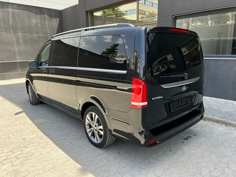 Mercedes-Benz 210 Van • 2022 • 18,000 km 3