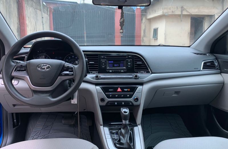 Hyundai Elantra • 2017 • 21 km 2