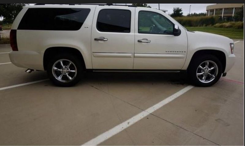 Chevrolet Suburban • 2008 • 140,000 km 7