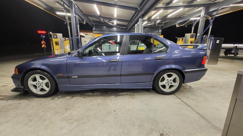 BMW 3 Series • 1994 • 300,200 km 2