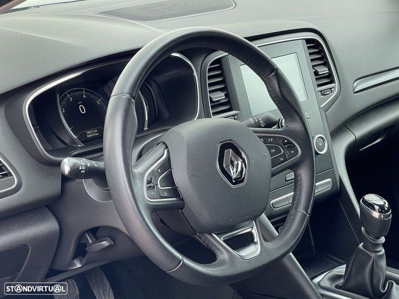 Renault Mégane • 2017 • 97,000 km 6