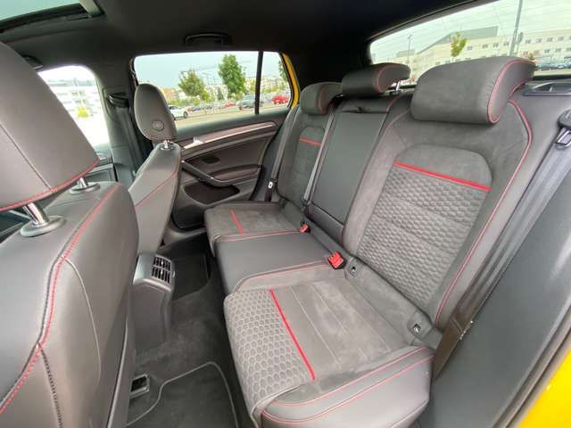 Volkswagen Golf • 2019 • 103,000 km 4