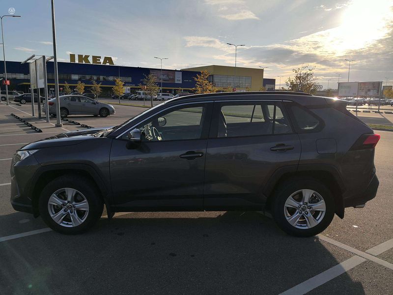 Toyota RAV4 • 2019 • 135,000 km 2