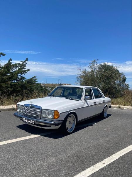 Mercedes-Benz 200 - 300 • 1979 • 432,000 km 3