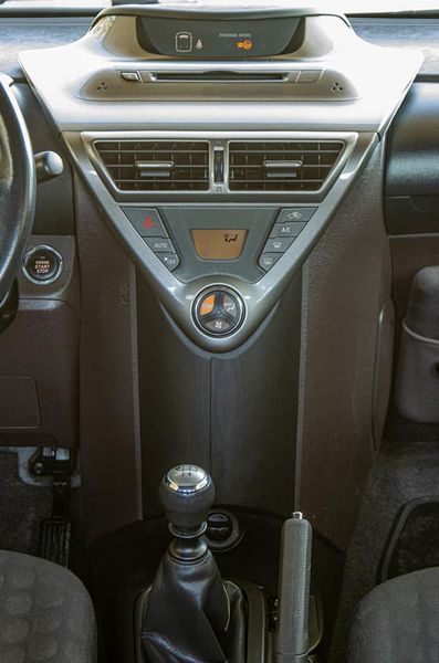 Toyota Vitz • 2009 • 81,000 km 4