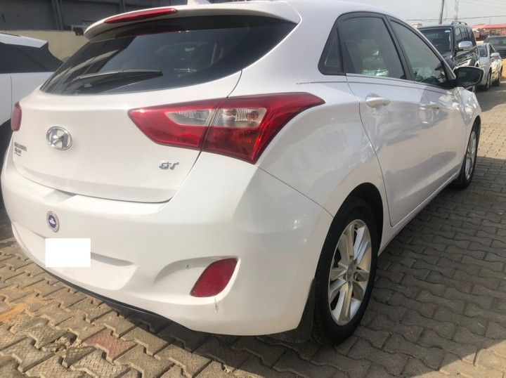 Hyundai i30 • 2017 • 50,000 km 3