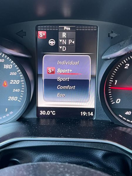 Mercedes-Benz GLC-Class • 2016 • 143,000 km 10