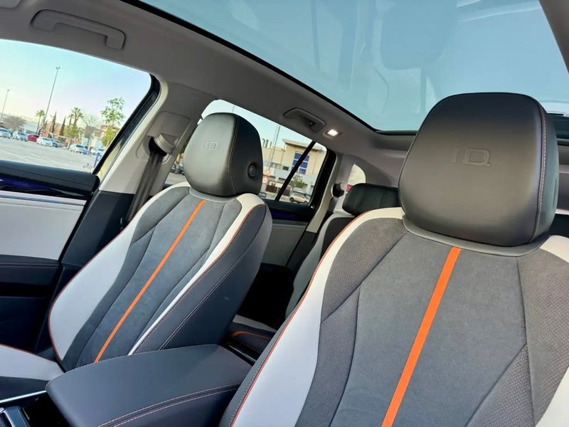 Volkswagen ID.4 • 2022 • 13,000 km 2