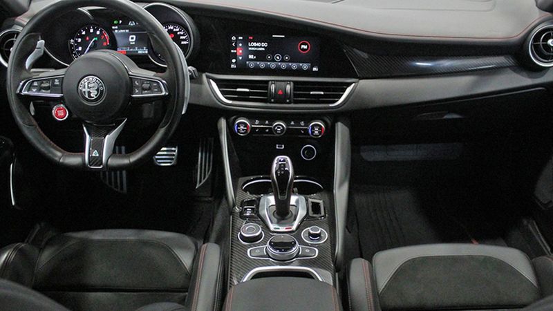 Alfa Romeo Giulia • 2021 • 39,000 km 9