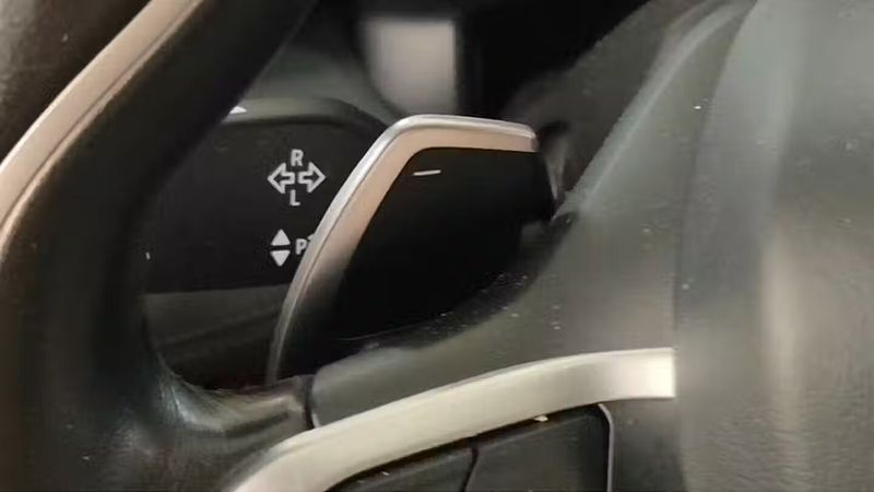 BMW i8 • 2016 • 69,497 km 30