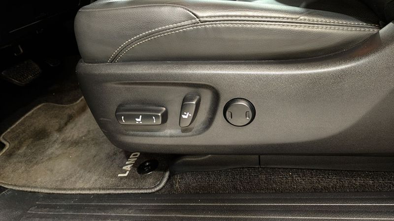 Toyota Land Cruiser • 2020 • 25,997 km 12