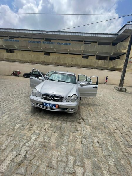 Mercedes-Benz C-Class • 2004 • 130,000 km 8