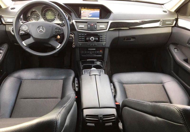 Mercedes-Benz E-320 • 2010 • 200,000 km 4