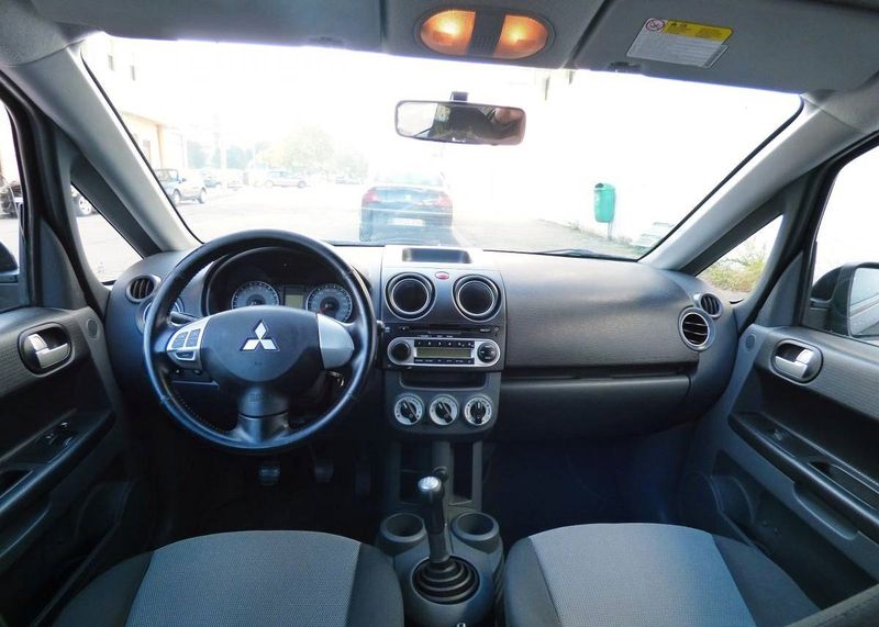 Mitsubishi Colt • 2010 • 150,000 km 4