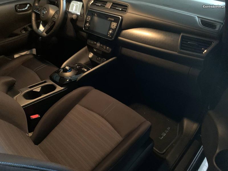 Nissan Leaf • 2018 • 9,999 km 3