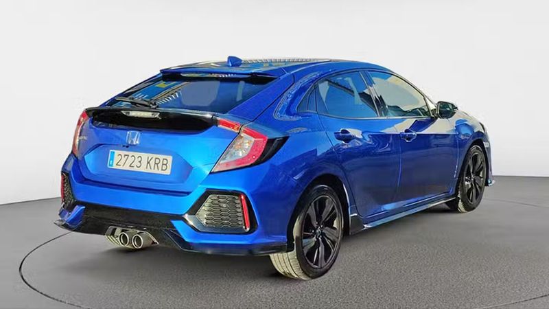 Honda Civic • 2018 • 123,324 km 4