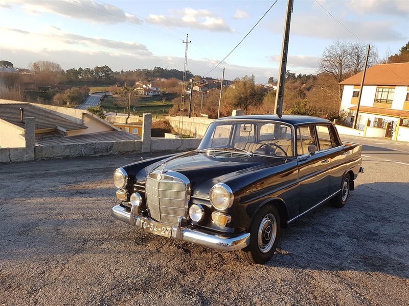 Mercedes-Benz 200 - 300 • 1961 • 13,200 km 1