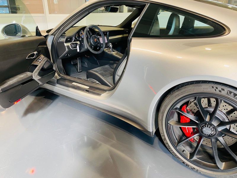 Porsche 911 • 2018 • 47,000 km 8