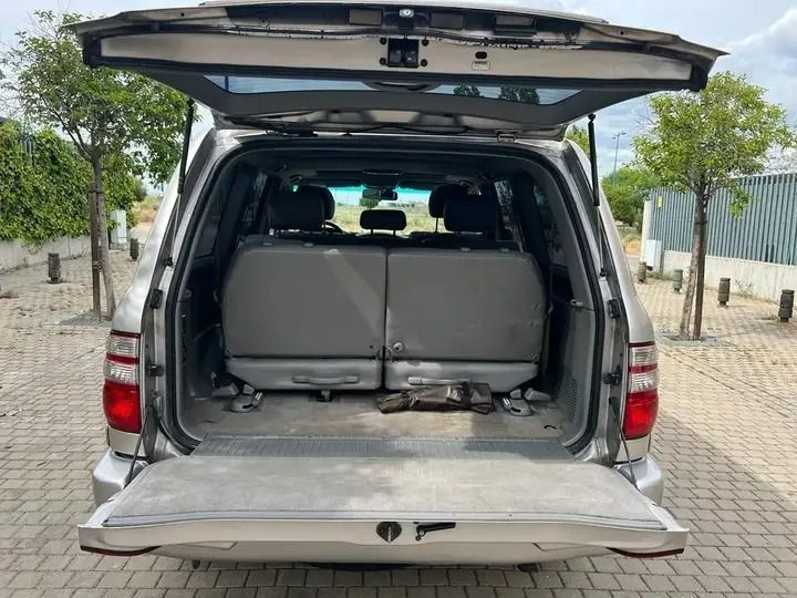 Toyota Land Cruiser • 2005 • 150,000 km 6
