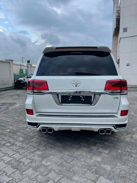 Toyota Land Cruiser • 2020 • 3 km 2