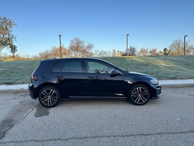 Volkswagen Golf • 2020 • 99,000 km 2