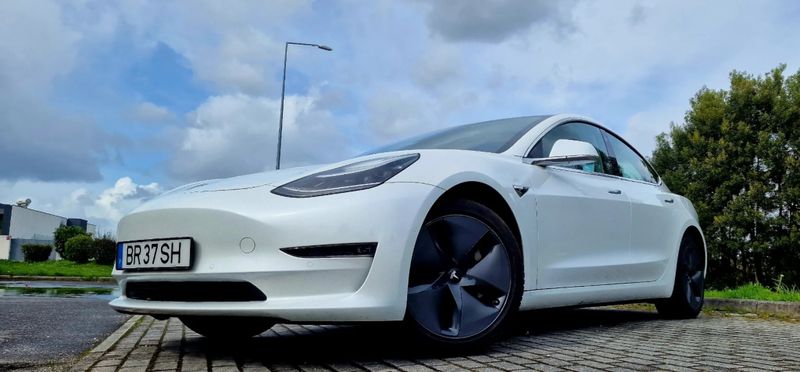 Tesla Model 3 • 2019 • 160,000 km 1