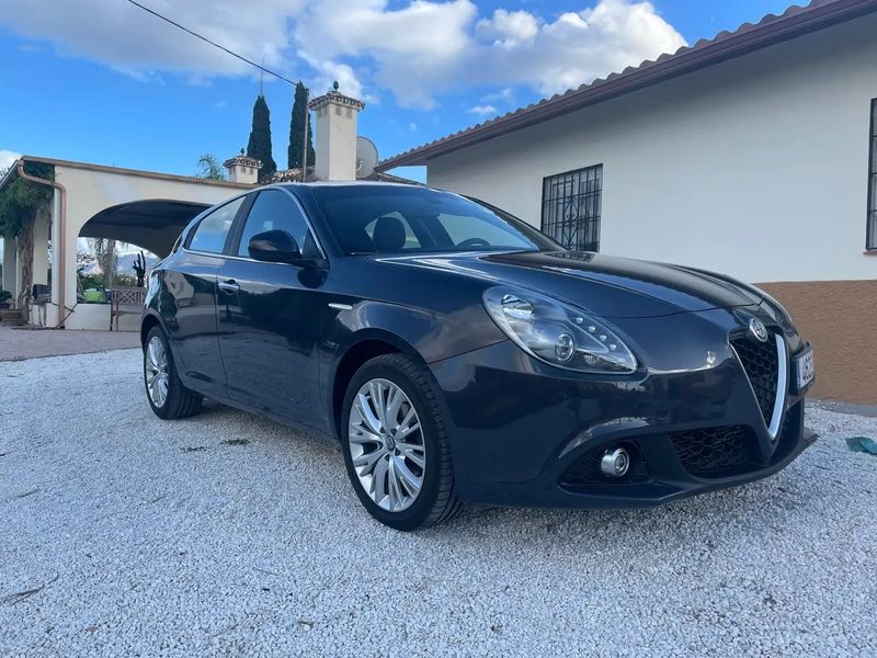 Alfa Romeo Giulietta • 2017 • 67,000 km 1