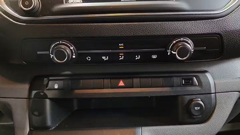 Opel Vivaro • 2020 • 144,000 km 8