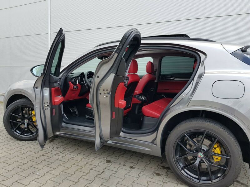 Alfa Romeo Stelvio • 2018 • 27,000 km 4