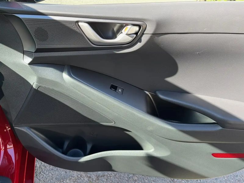 Hyundai Ioniq Hybrid • 2022 • 93,638 km 2