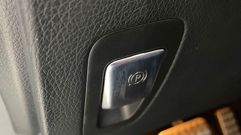 Mercedes-Benz C-Class • 2018 • 84,652 km 20