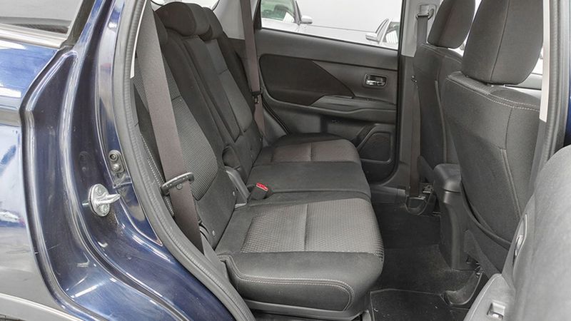 Mitsubishi Outlander • 2017 • 142,208 km 8