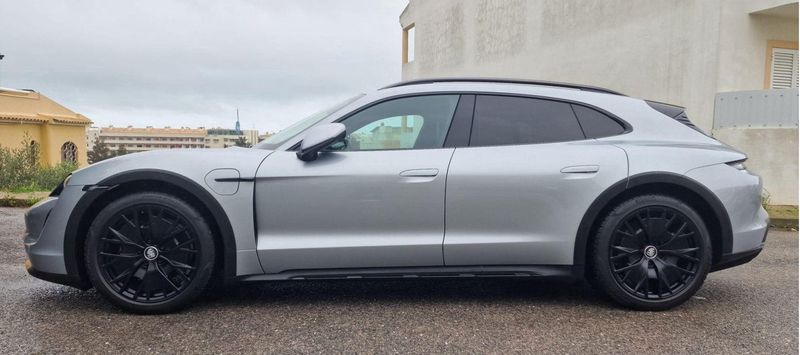 Porsche Taycan • 2022 • 40,000 km 3