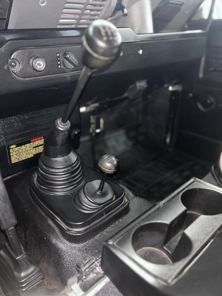 Land Rover Defender • 2000 • 236,725 km 4