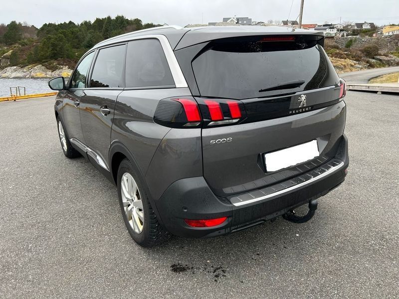 Peugeot 5008 • 2019 • 83,946 km 3