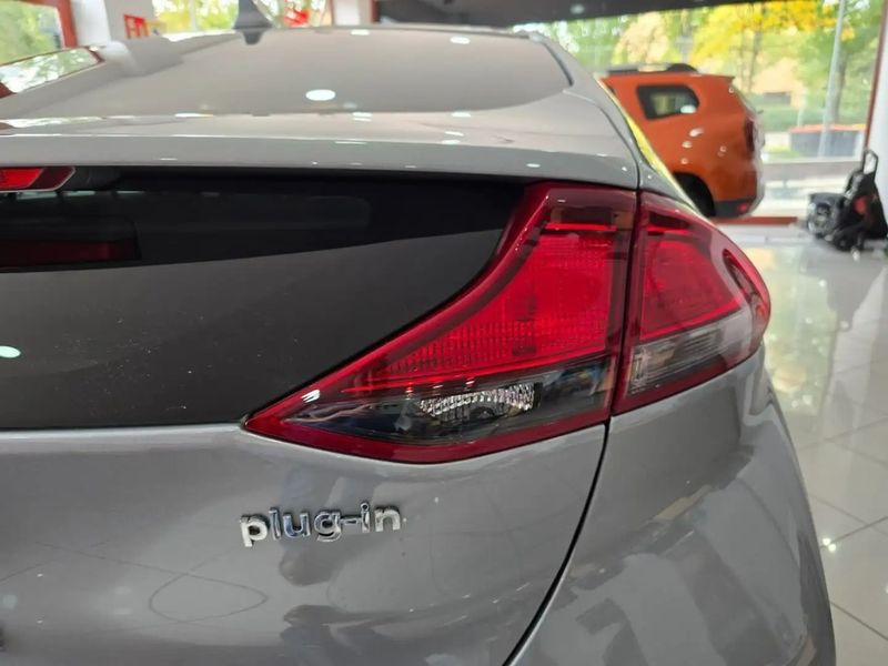Hyundai Ioniq Plug-In Hybrid • 2020 • 51,500 km 12