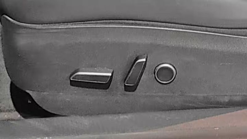 Tesla Model 3 • 2022 • 115,104 km 18