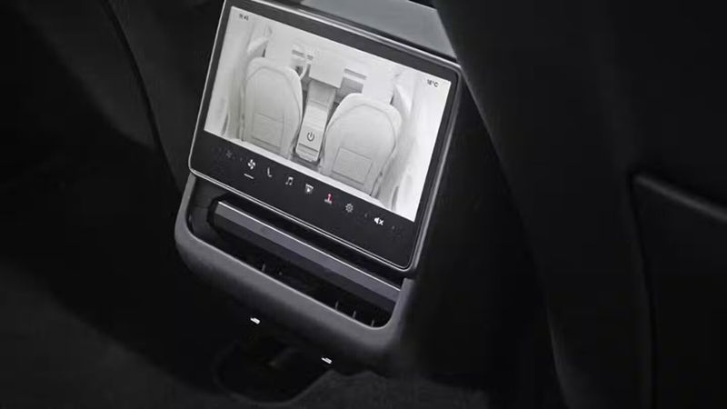 Tesla Model 3 • 2024 • 2,750 km 17