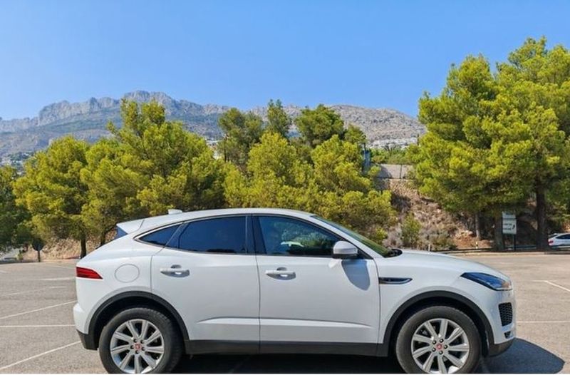 Jaguar E-PACE • 2018 • 96,500 km 13