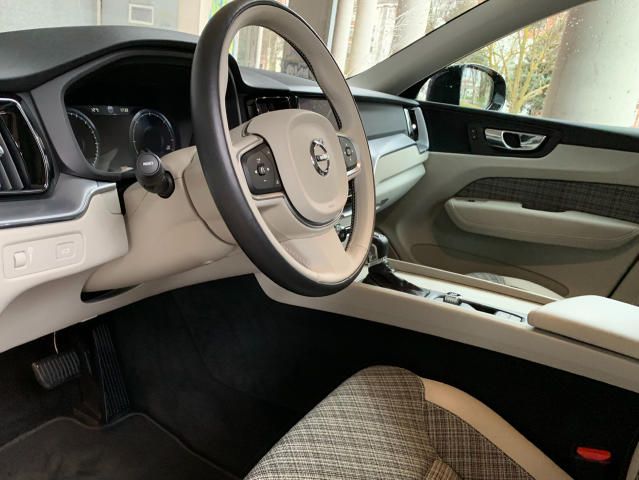 Volvo XC60 • 2018 • 89,000 km 3