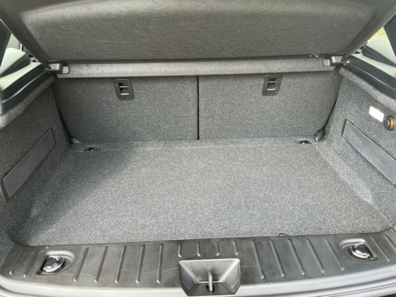 BMW i3 • 2020 • 30,980 km 14